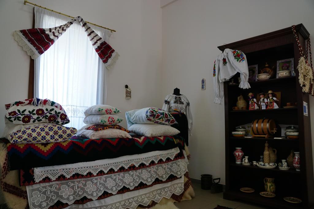 Pensiunea Casa Bunicului Mociu Экстерьер фото